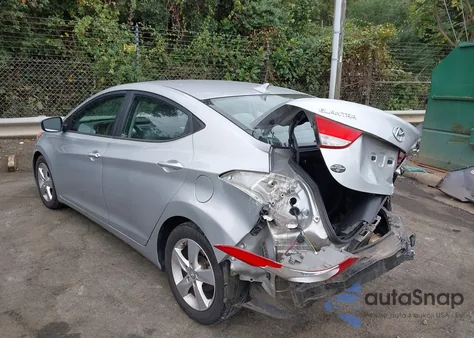 2013 Hyundai Elantra Gls z USA, uszkodzony, nr VIN 5NPDH4AE6DH305880